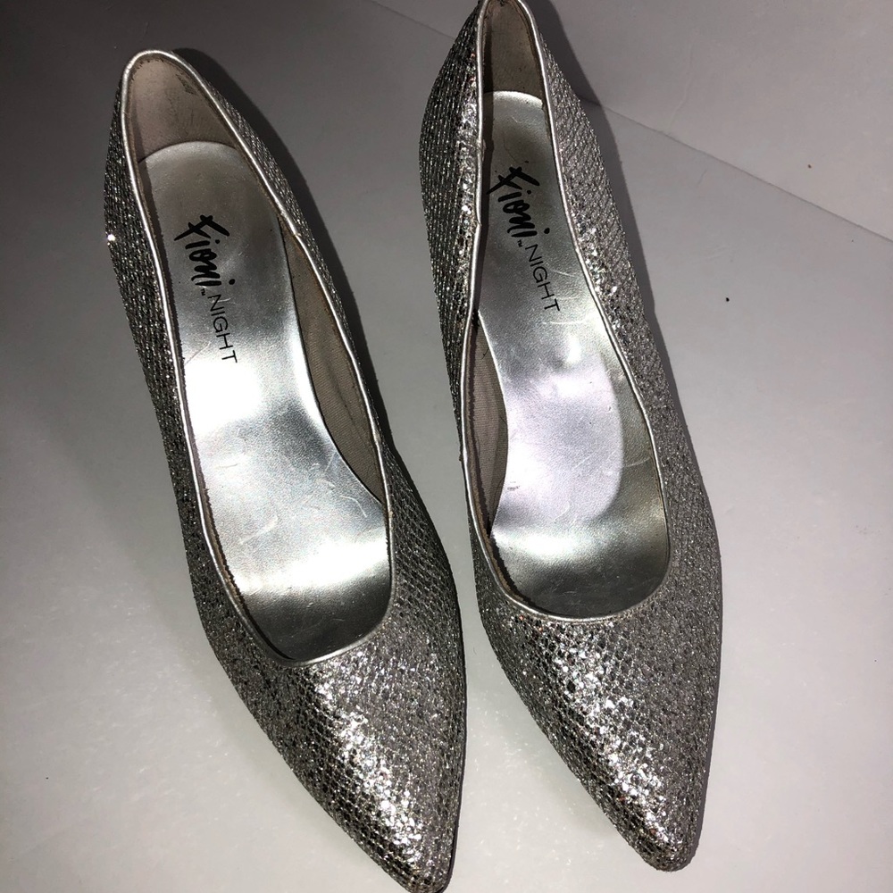 Silver pumps 8.5